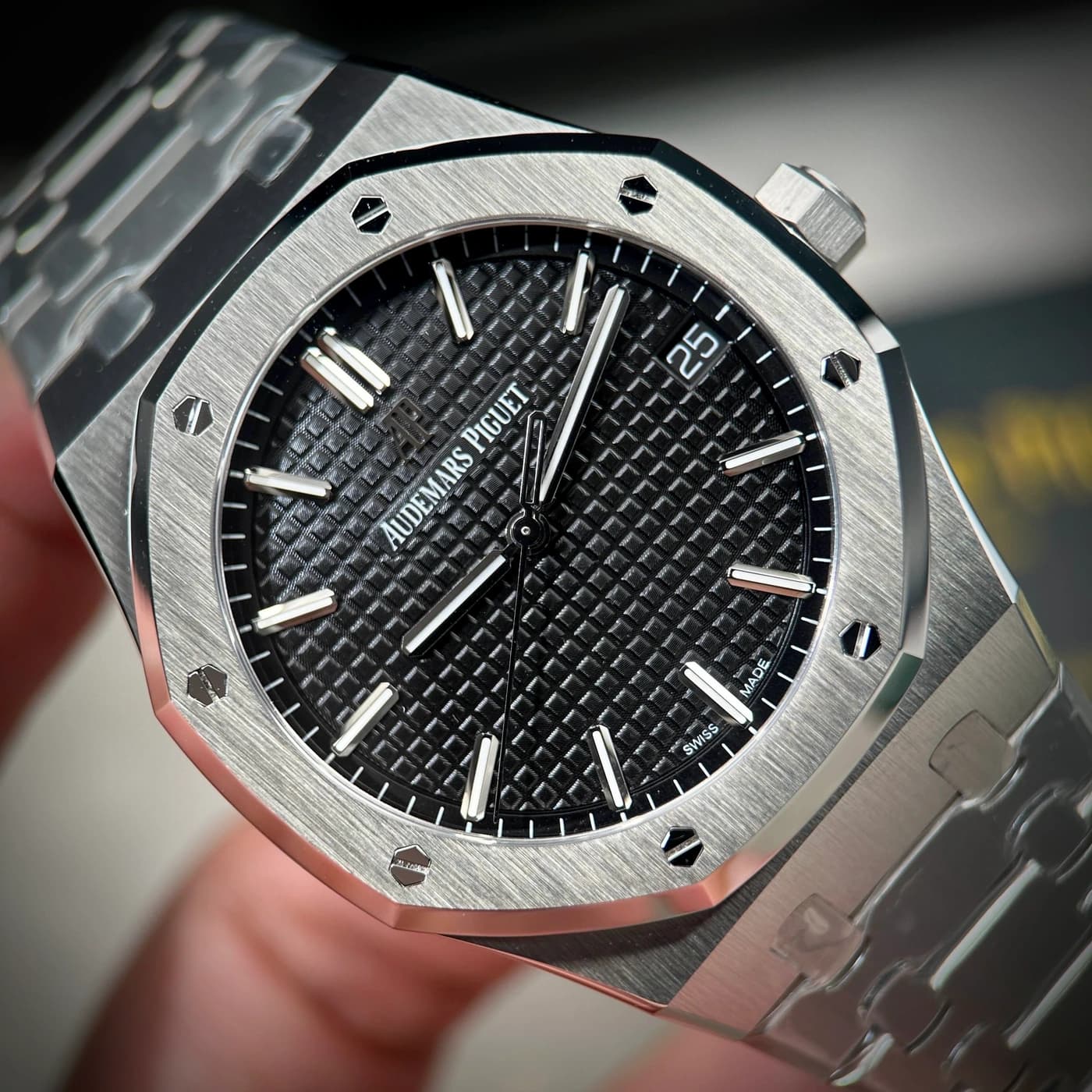 Audemars Piguet Royal Oak 41mm 15500ST Black Dial — view 2 of 10