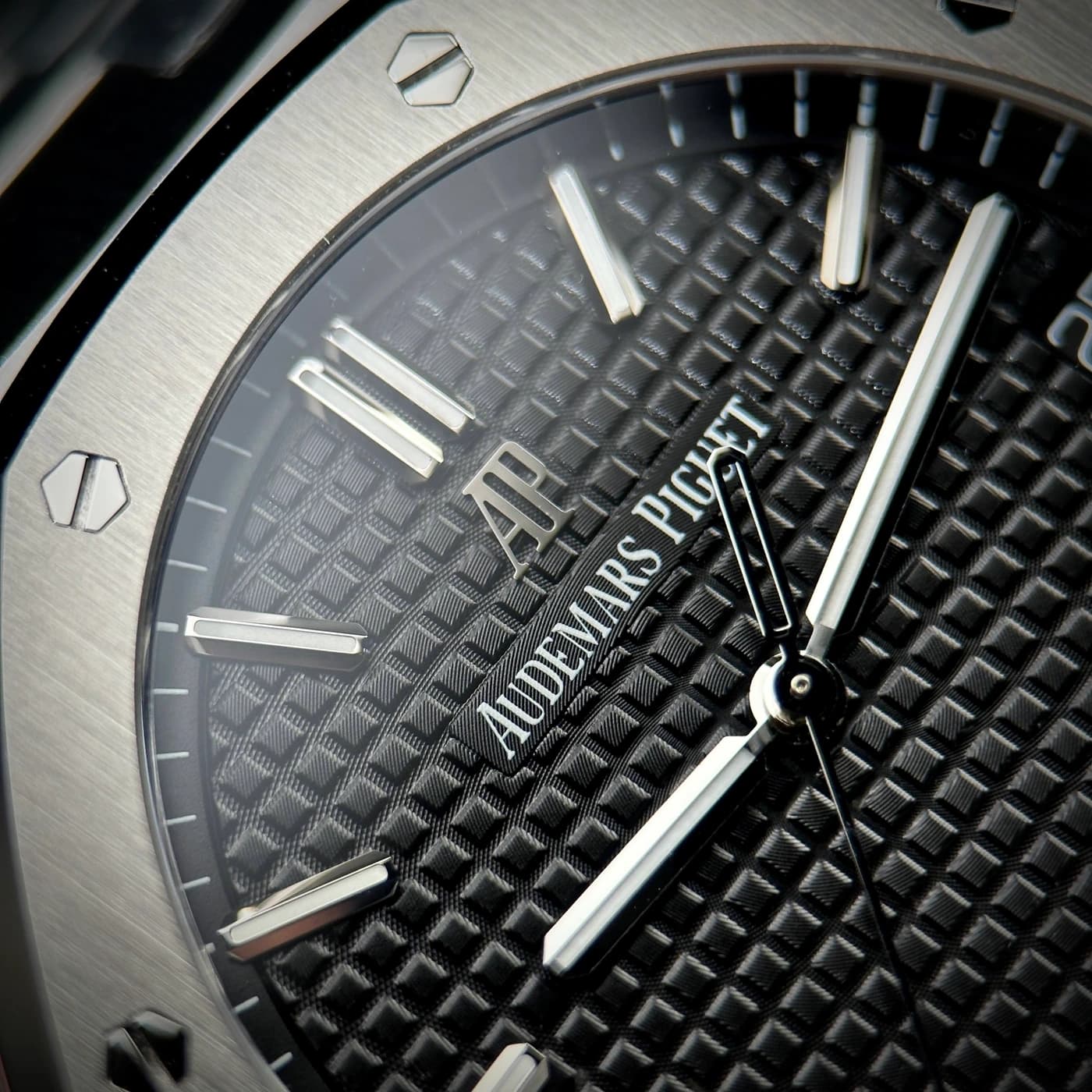 Audemars Piguet Royal Oak 41mm 15500ST Black Dial — view 4 of 10
