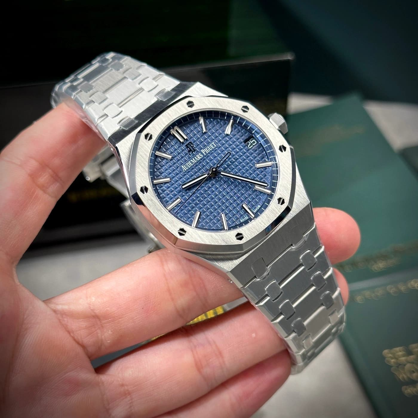 Audemars Piguet Royal Oak 41mm 15500ST Blue Dial — view 2 of 12