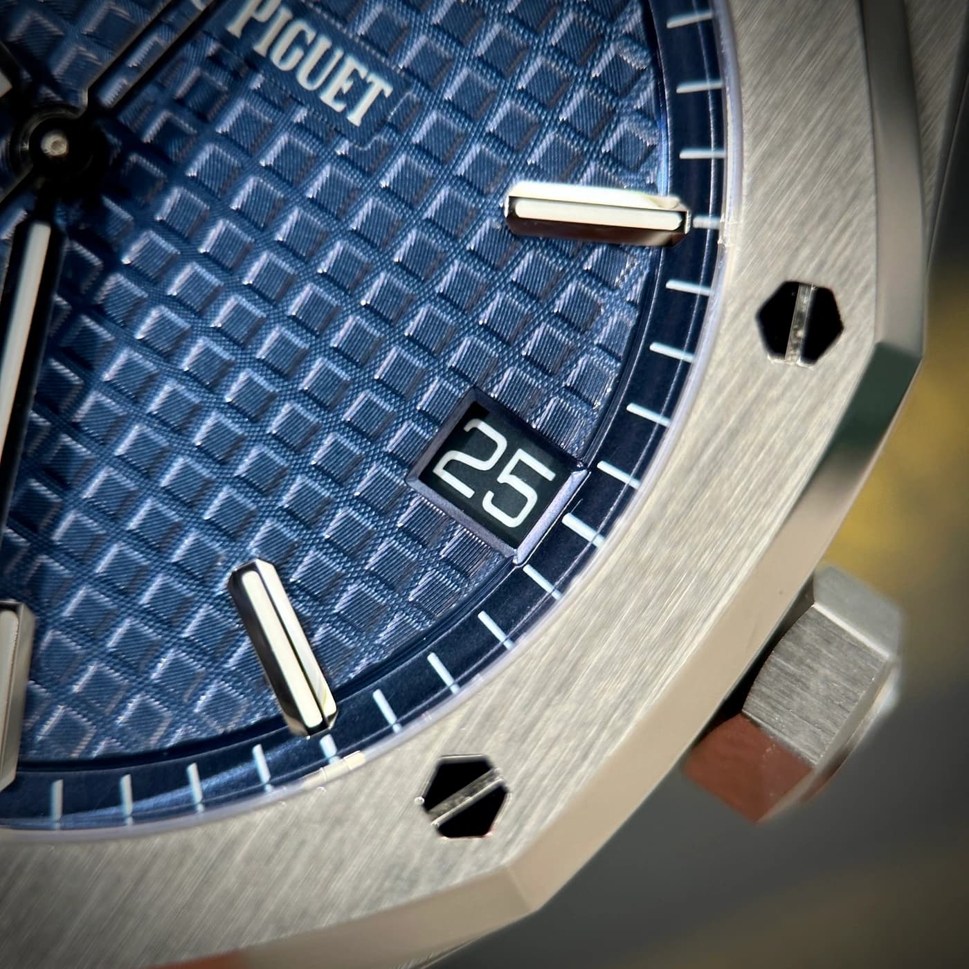 Audemars Piguet Royal Oak 41mm 15500ST Blue Dial — view 4 of 12