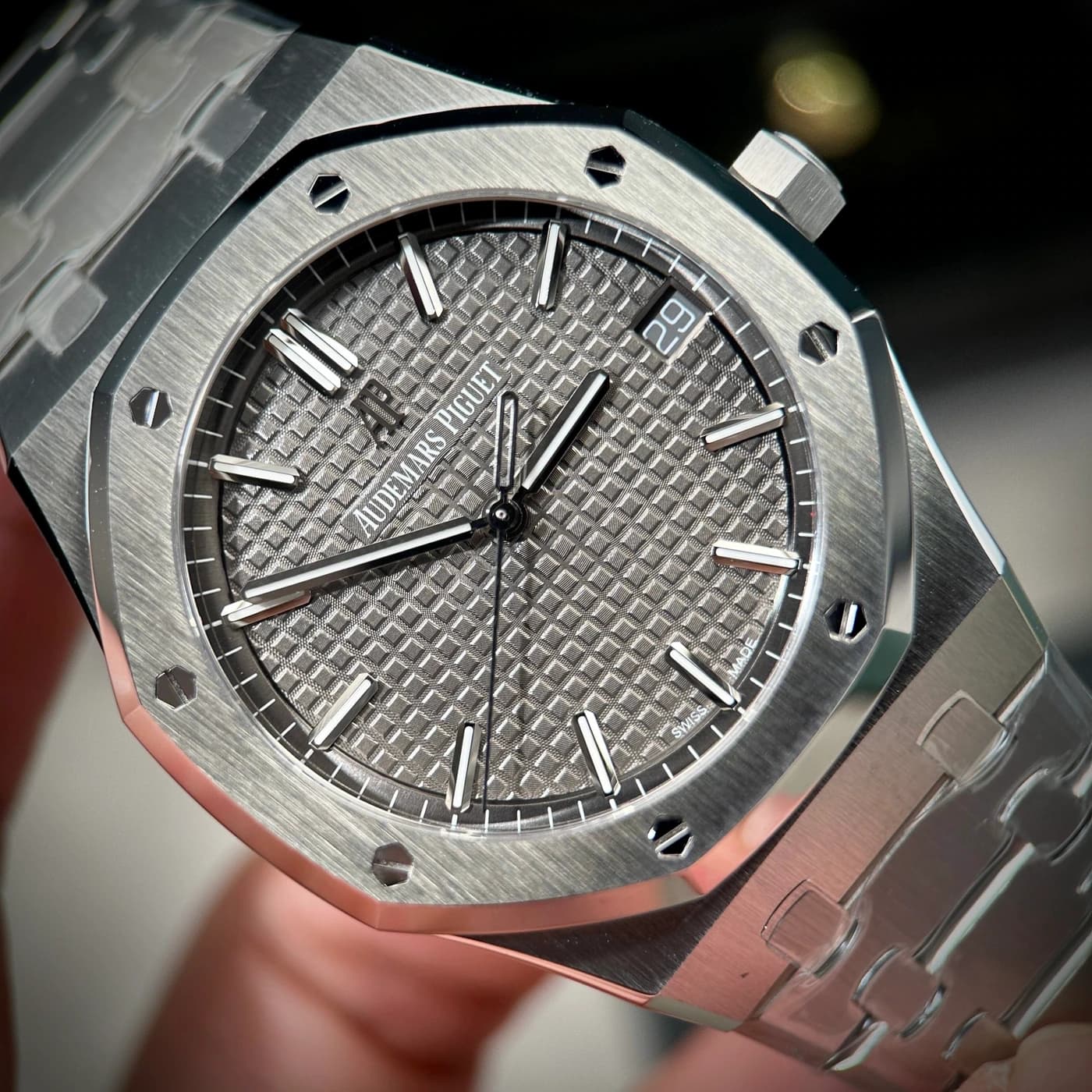 Audemars Piguet Royal Oak 41mm 15500ST Grey Dial — view 3 of 12
