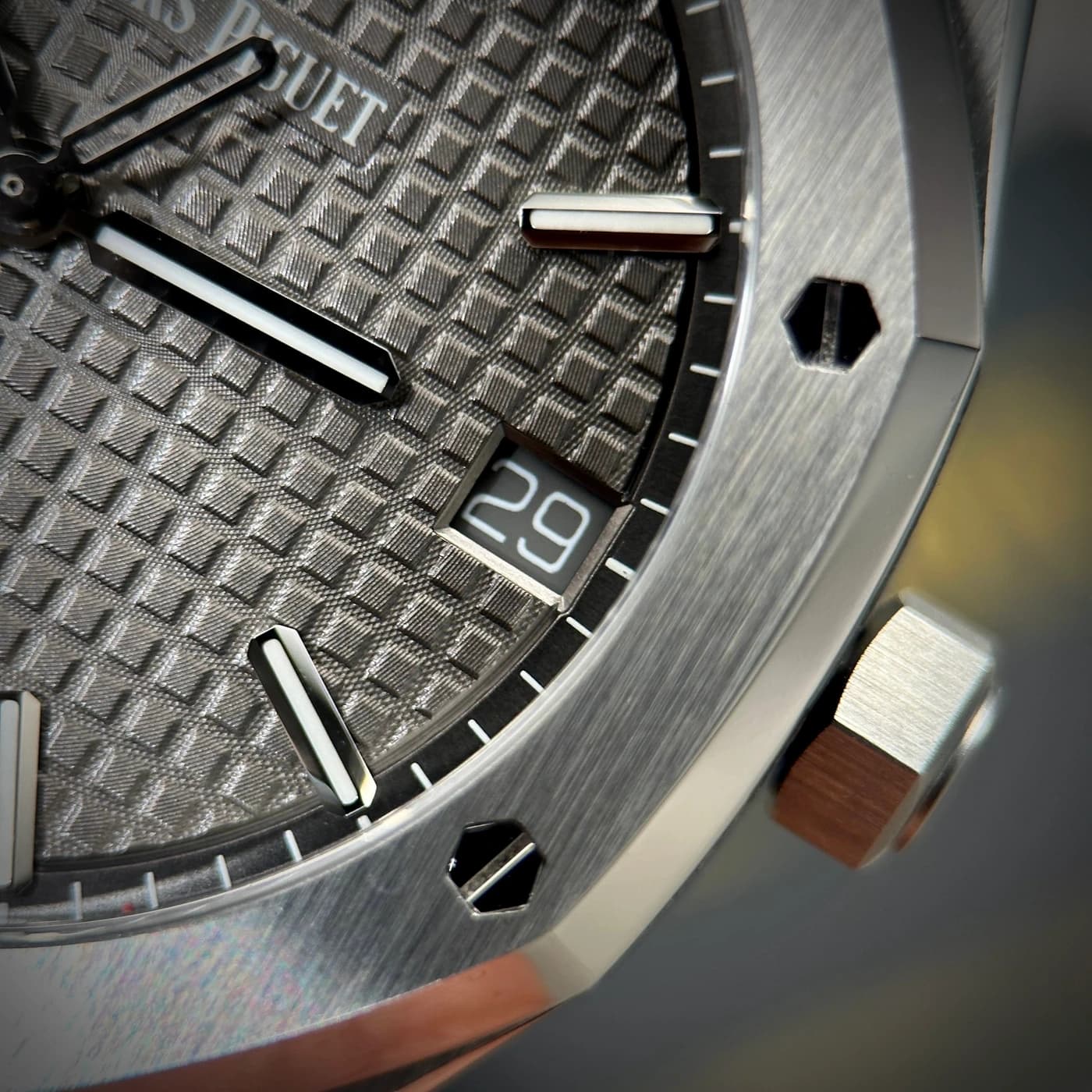 Audemars Piguet Royal Oak 41mm 15500ST Grey Dial — view 4 of 12