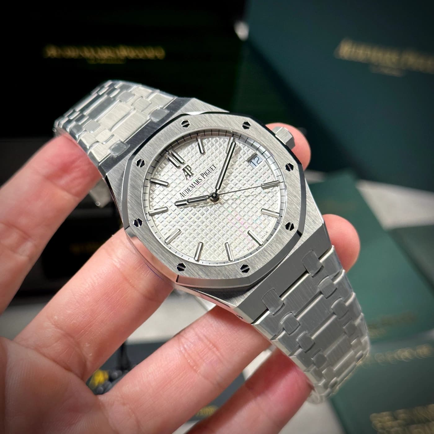 Audemars Piguet Royal Oak 41mm 15500ST White Dial — view 2 of 12
