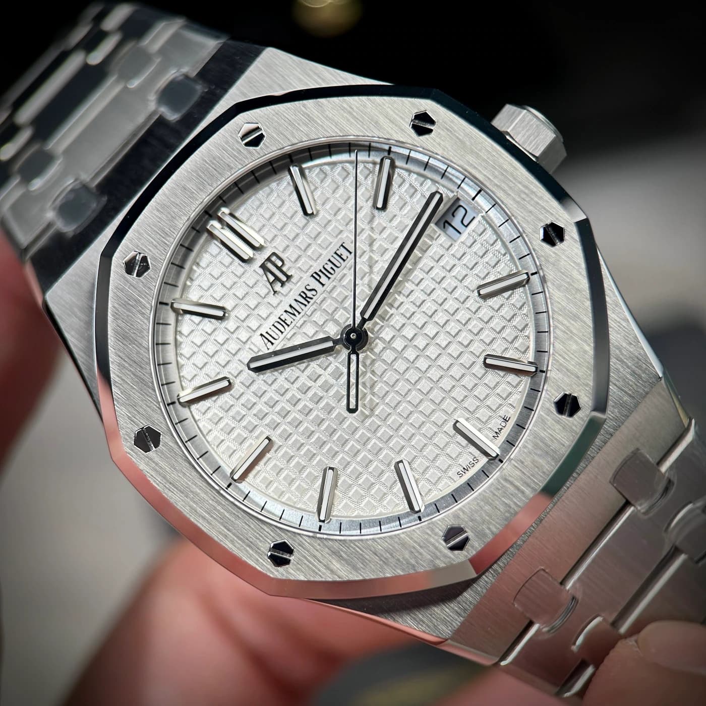 Audemars Piguet Royal Oak 41mm 15500ST White Dial — view 3 of 12