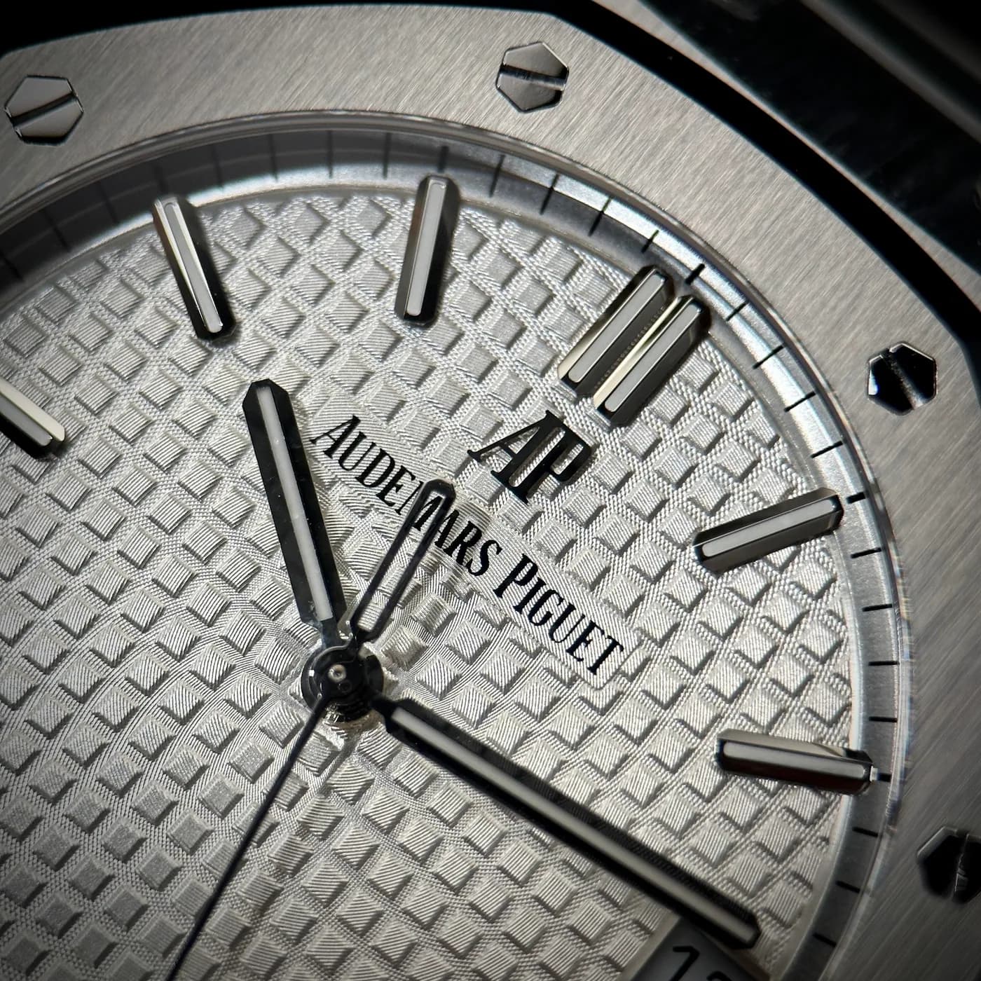 Audemars Piguet Royal Oak 41mm 15500ST White Dial — view 4 of 12