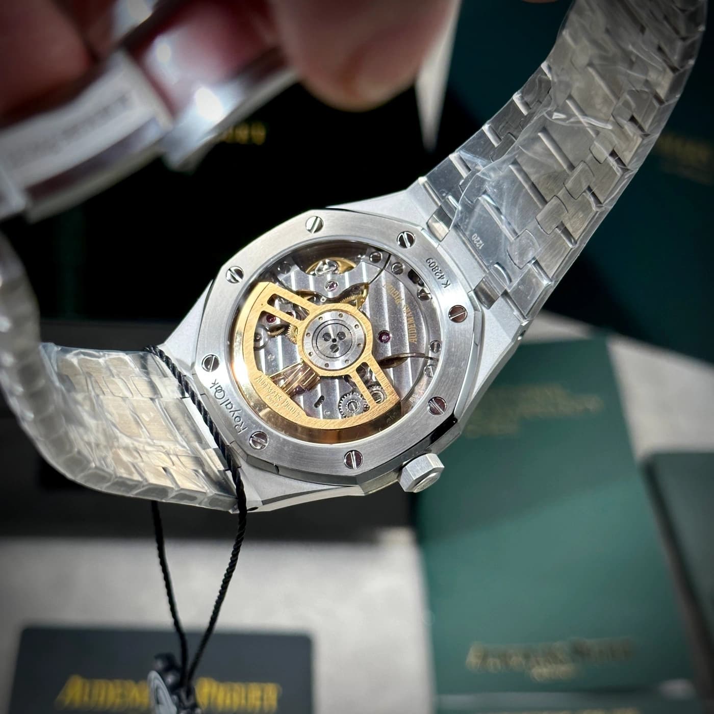 Audemars Piguet Royal Oak 41mm 15500ST White Dial — view 11 of 12