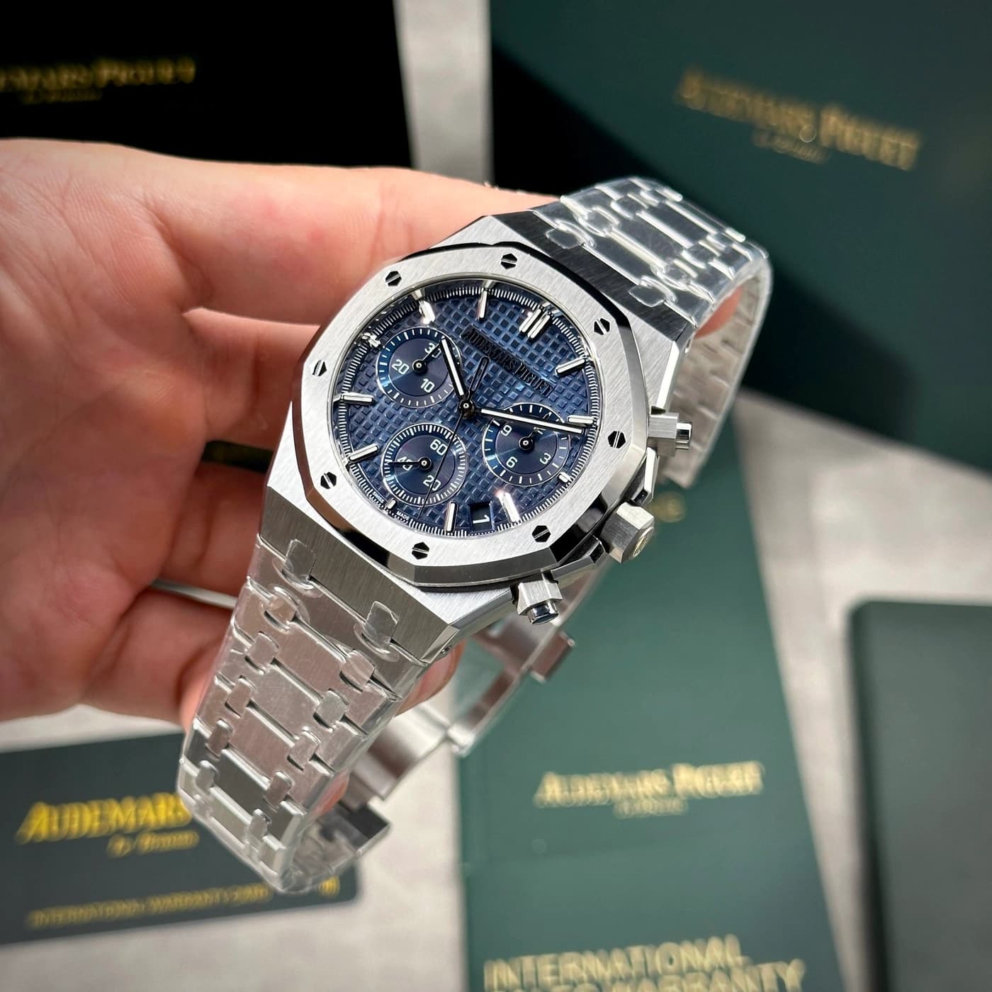 Audemars Piguet Royal Oak 41mm Blue Dial 26240ST.OO.1320ST.01 — view 2 of 15