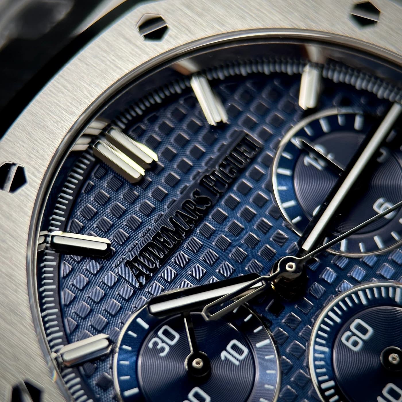 Audemars Piguet Royal Oak 41mm Blue Dial 26240ST.OO.1320ST.01 — view 4 of 15