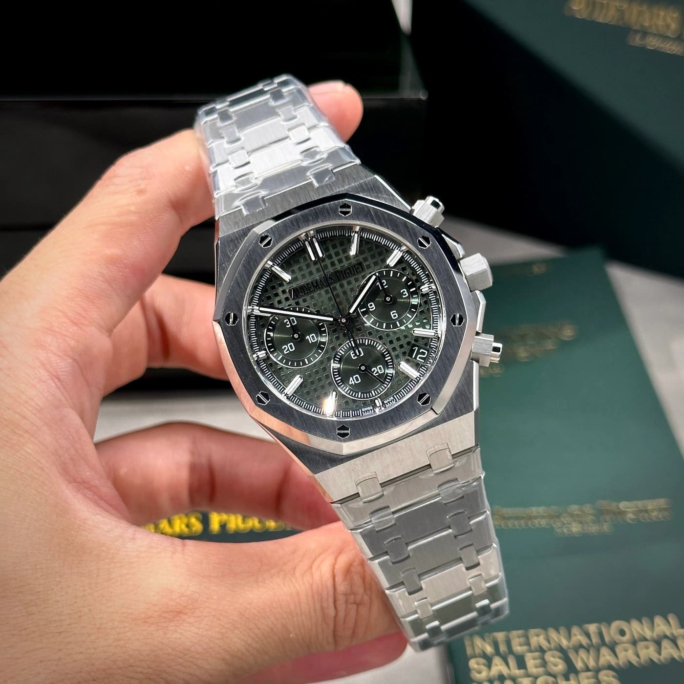 Audemars Piguet Royal Oak 41mm Khaki Green 26240ST.OO.1320ST.08