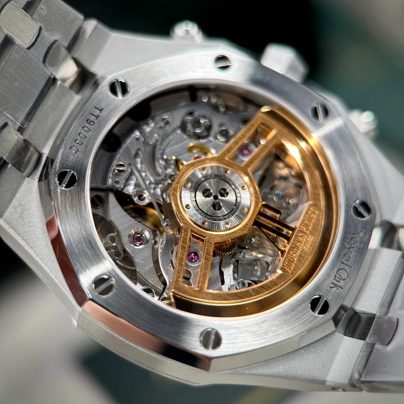Audemars Piguet Royal Oak 41mm Khaki Green 26240ST.OO.1320ST.08 — view 10 of 15