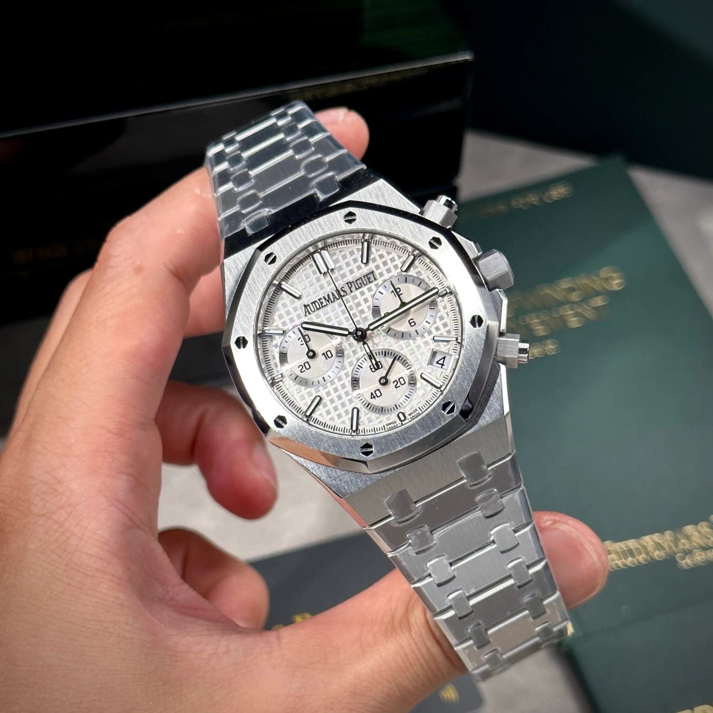 Audemars Piguet Royal Oak 41mm White Dial 26240ST.OO.1320ST.07