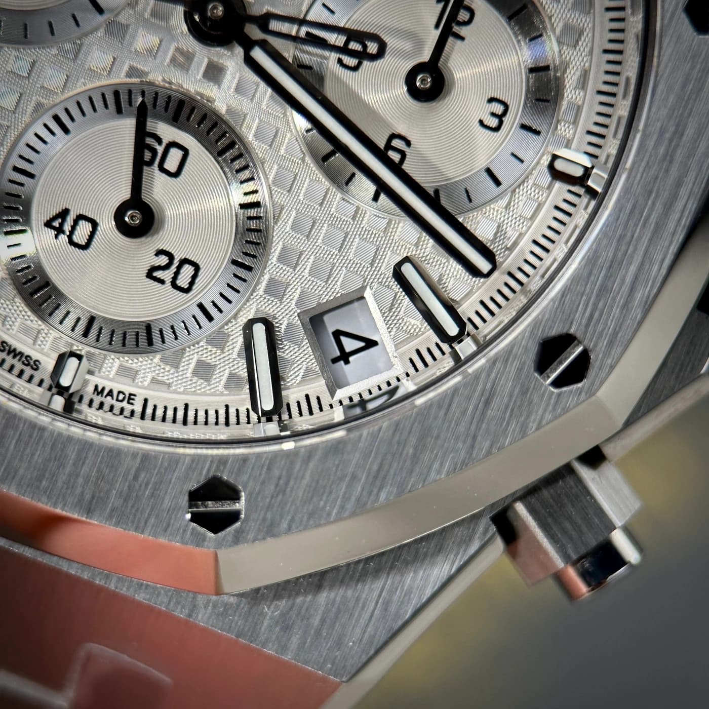 Audemars Piguet Royal Oak 41mm White Dial 26240ST.OO.1320ST.07 — view 4 of 15