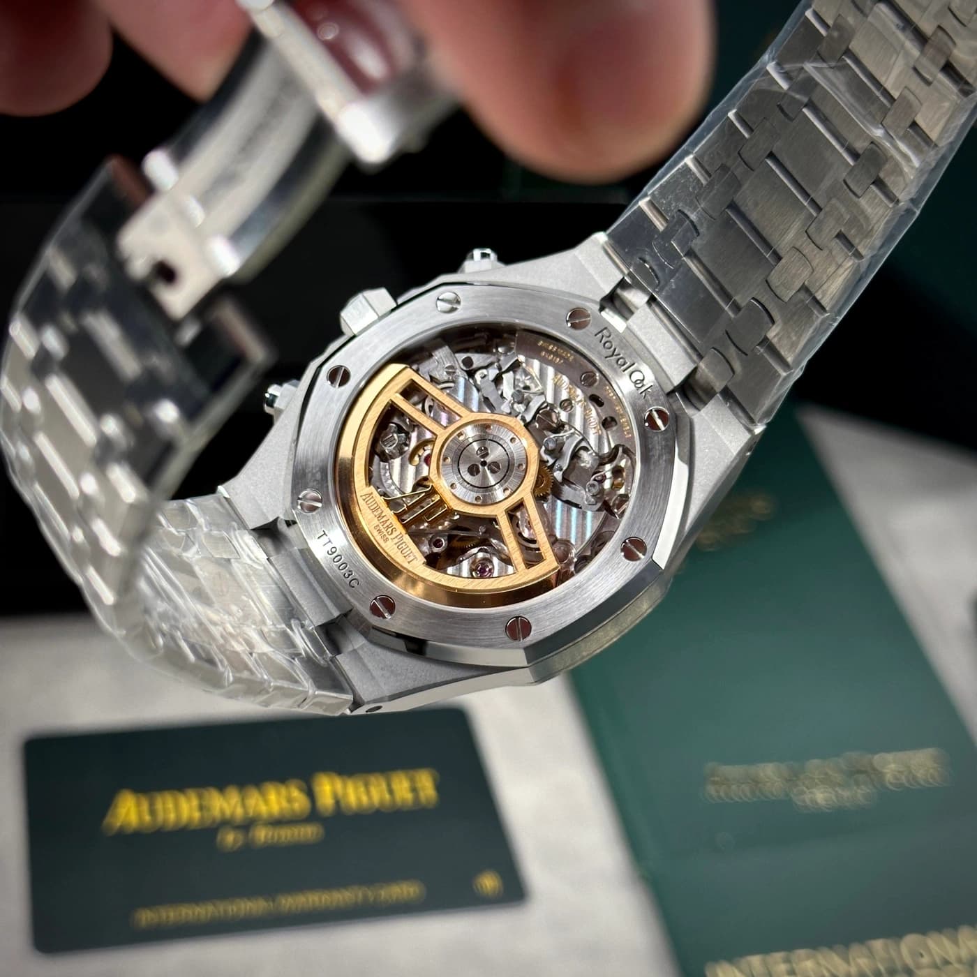 Audemars Piguet Royal Oak 41mm White Dial 26240ST.OO.1320ST.07 — view 10 of 15