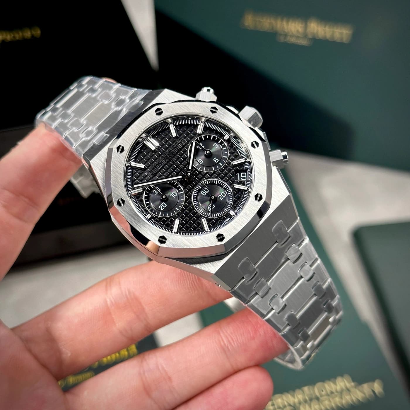 Audemars Piguet Royal Oak Chronograph 41mm Black Dial 26240ST.OO.1320ST.02 — view 2 of 15