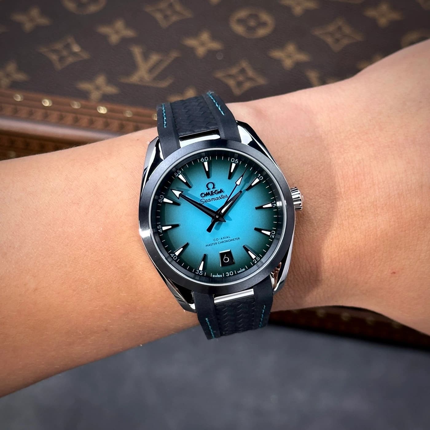 Omega Seamaster Aqua Terra 150M 220.10.38.20.03.005 Turquoise Dial — view 2 of 14