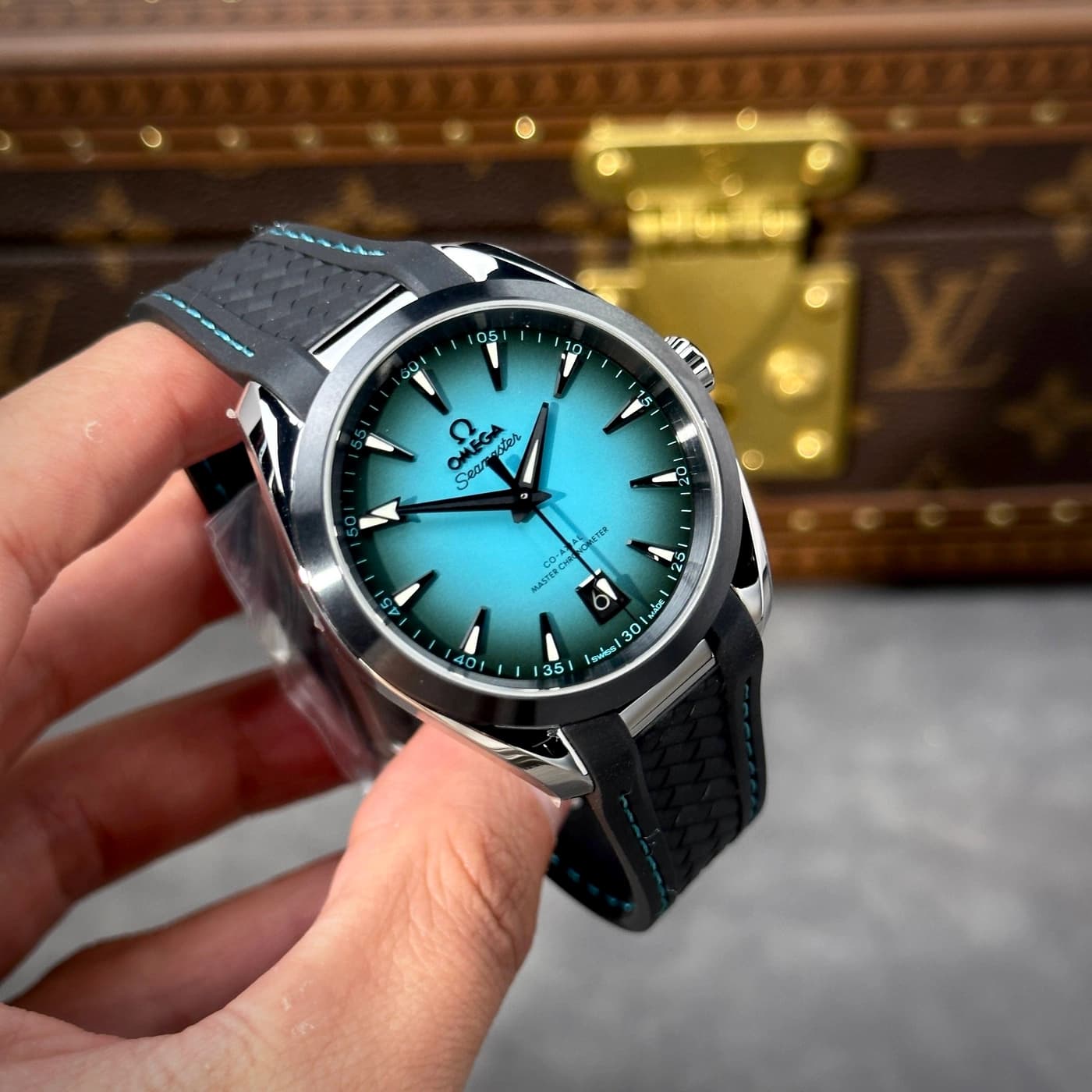 Omega Seamaster Aqua Terra 150M 220.10.38.20.03.005 Turquoise Dial — view 4 of 14