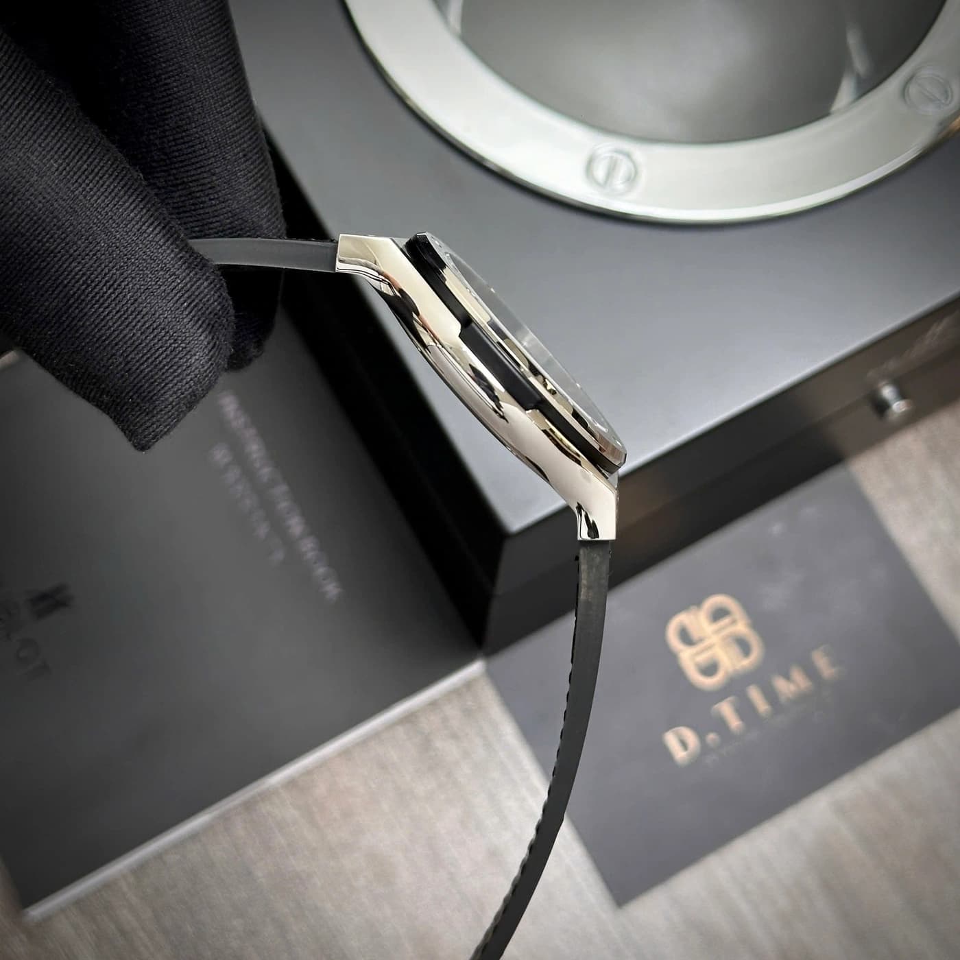 Hublot Classic Fusion Black Titanium 542.NX.1171.LR 42mm — view 3 of 9