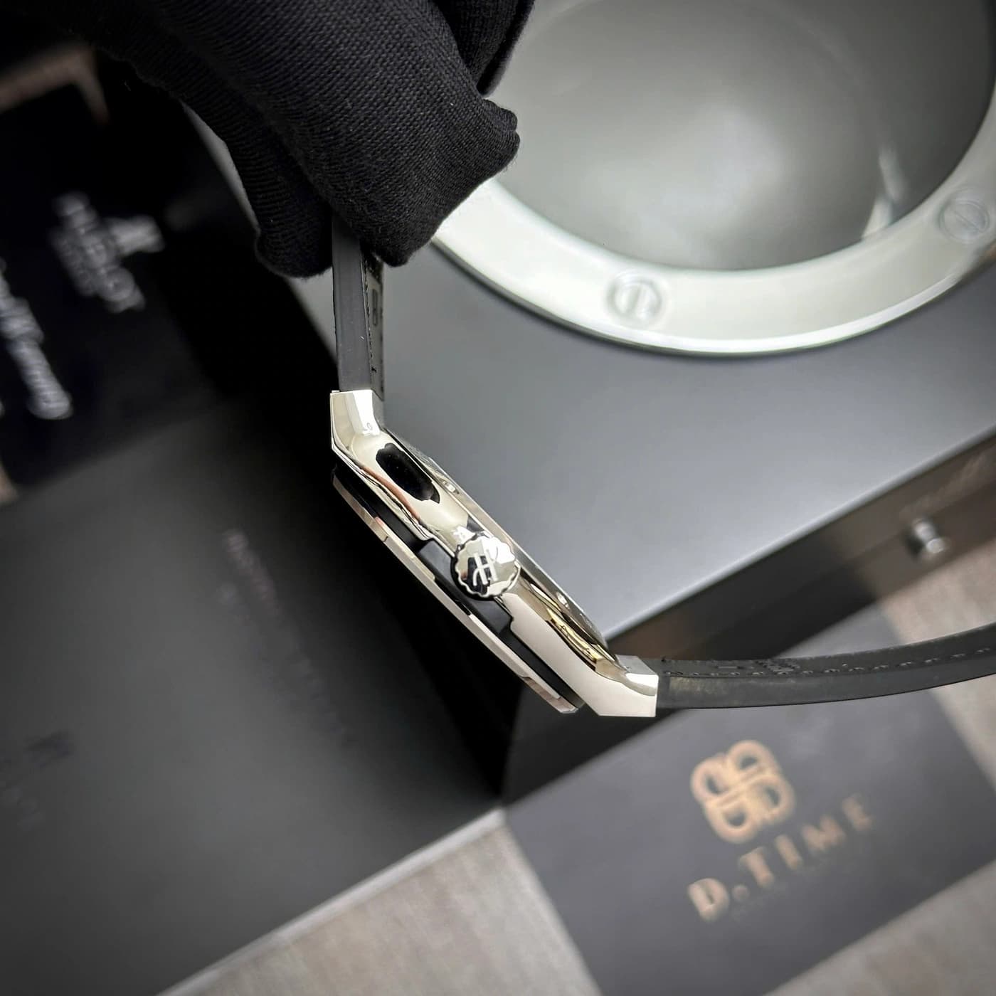 Hublot Classic Fusion Black Titanium 542.NX.1171.LR 42mm — view 4 of 9