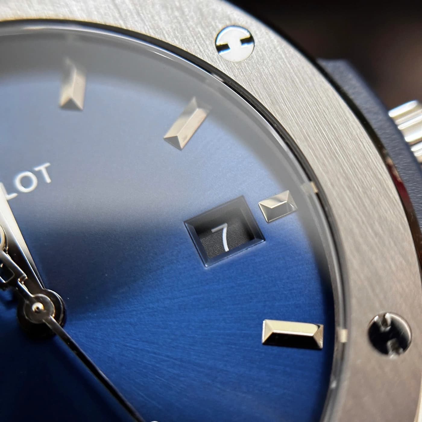 Hublot Classic Fusion Titanium Blue 42 542.NX.7170.LR — ảnh 6 trên 9