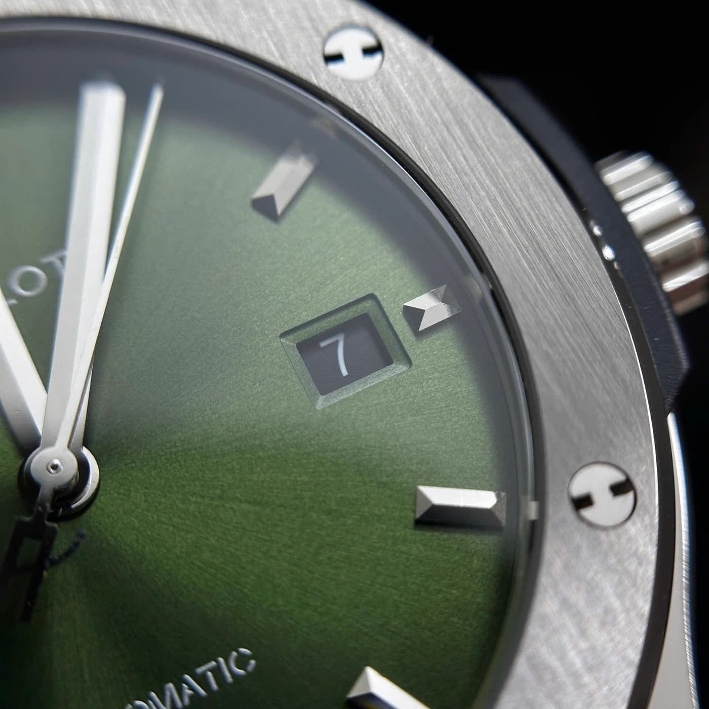 Hublot Classic Fusion Titanium Green 42 542.NX.8970.LR — view 5 of 10