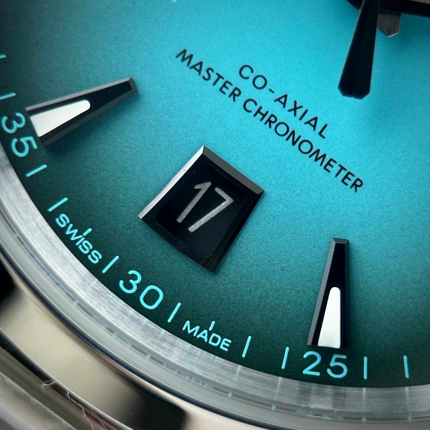 Omega Seamaster Aqua Terra 150M Co-Axial Master Chronometer 38mm Gradient Turquoise — view 4 of 10