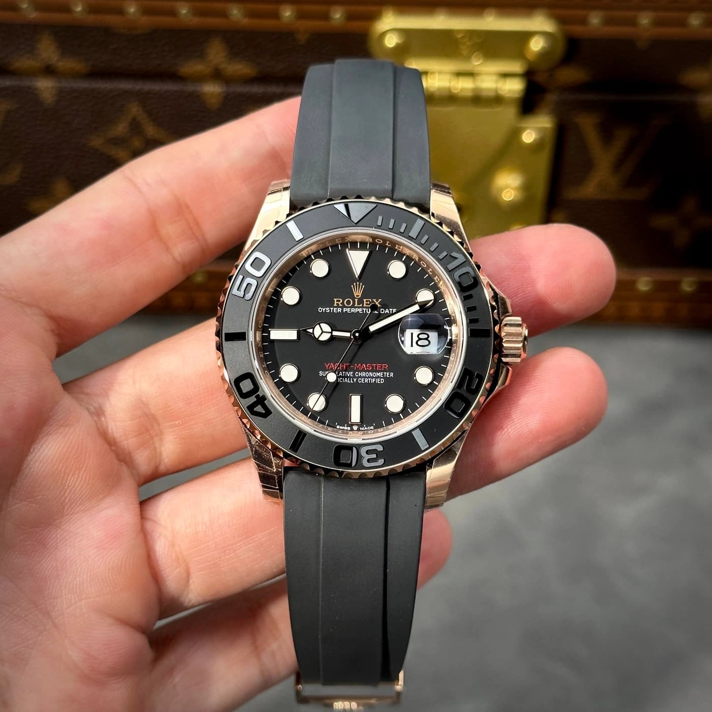Rolex Yacht-Master 40 M126655-0002 126655-0002 Vàng Everose 18ct Mặt Đen — view 1 of 15