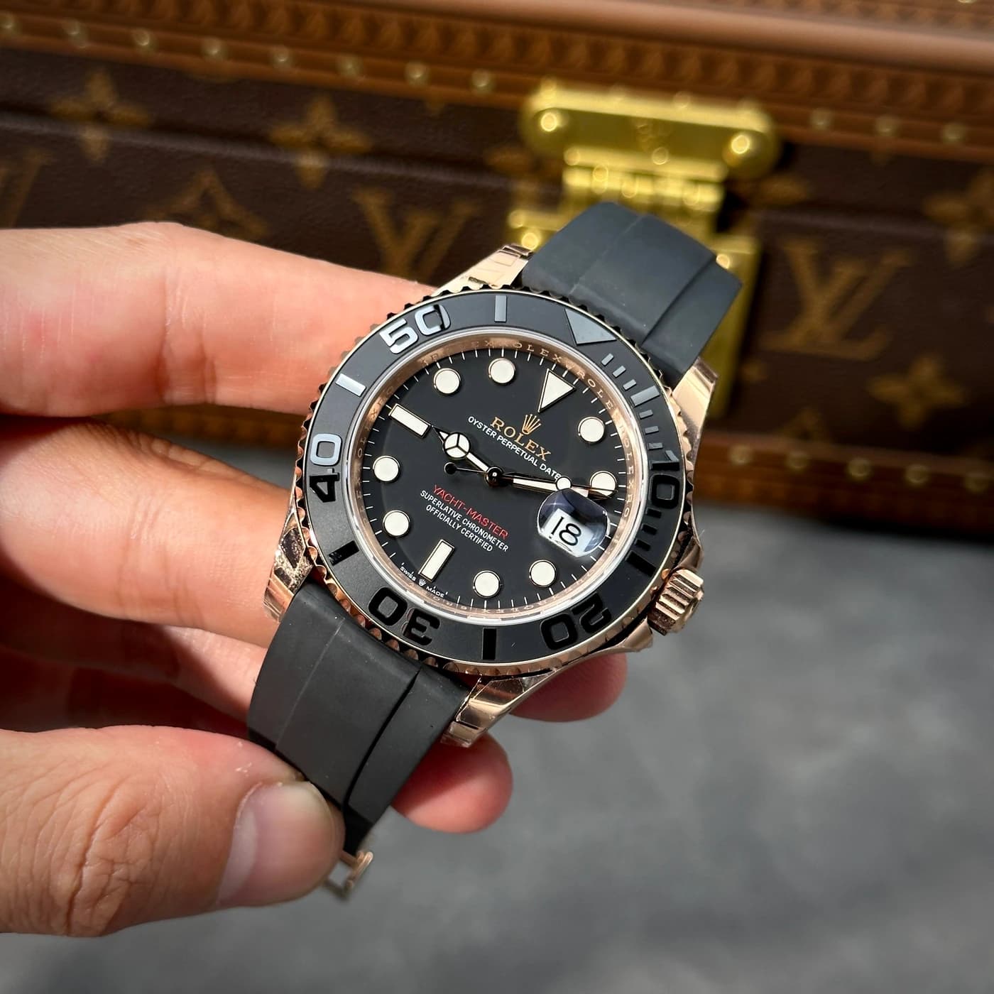 Rolex Yacht-Master 40 M126655-0002 126655-0002 Vàng Everose 18ct Mặt Đen — view 2 of 15