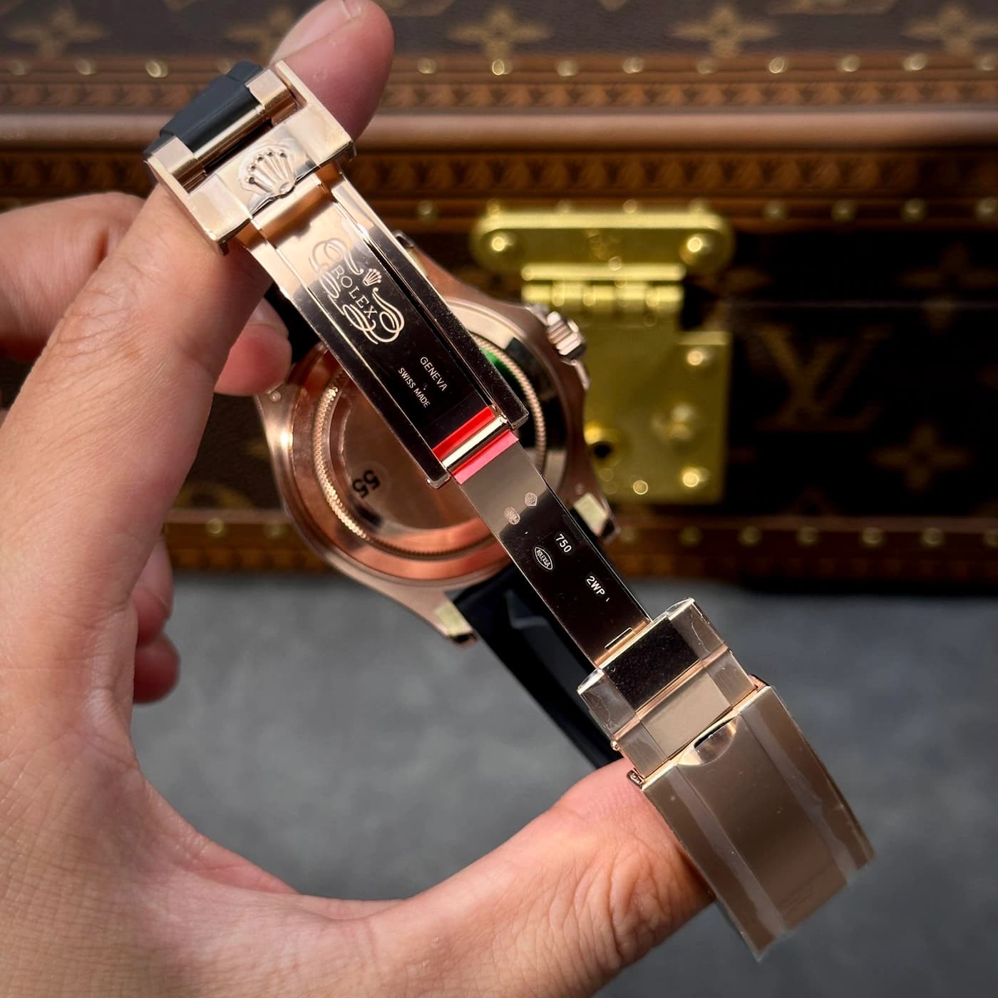 Rolex Yacht-Master 40 M126655-0002 126655-0002 Vàng Everose 18ct Mặt Đen — view 9 of 15