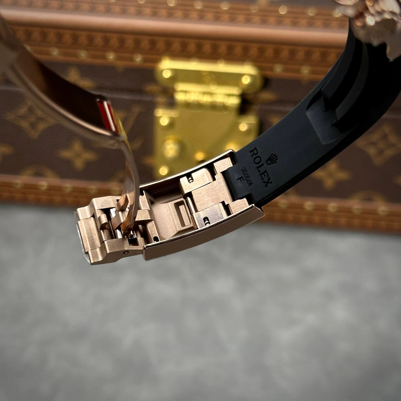 Rolex Yacht-Master 40 M126655-0002 126655-0002 Vàng Everose 18ct Mặt Đen — view 12 of 15