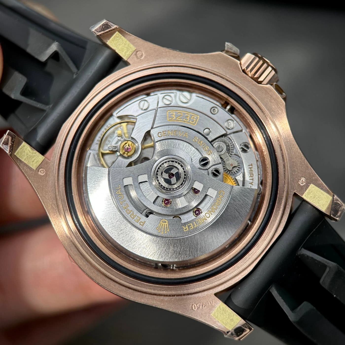 Rolex Yacht-Master 40 M126655-0002 126655-0002 Vàng Everose 18ct Mặt Đen — view 15 of 15